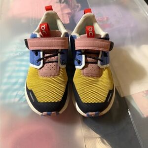 On Cloud Girls Tennis Shoes